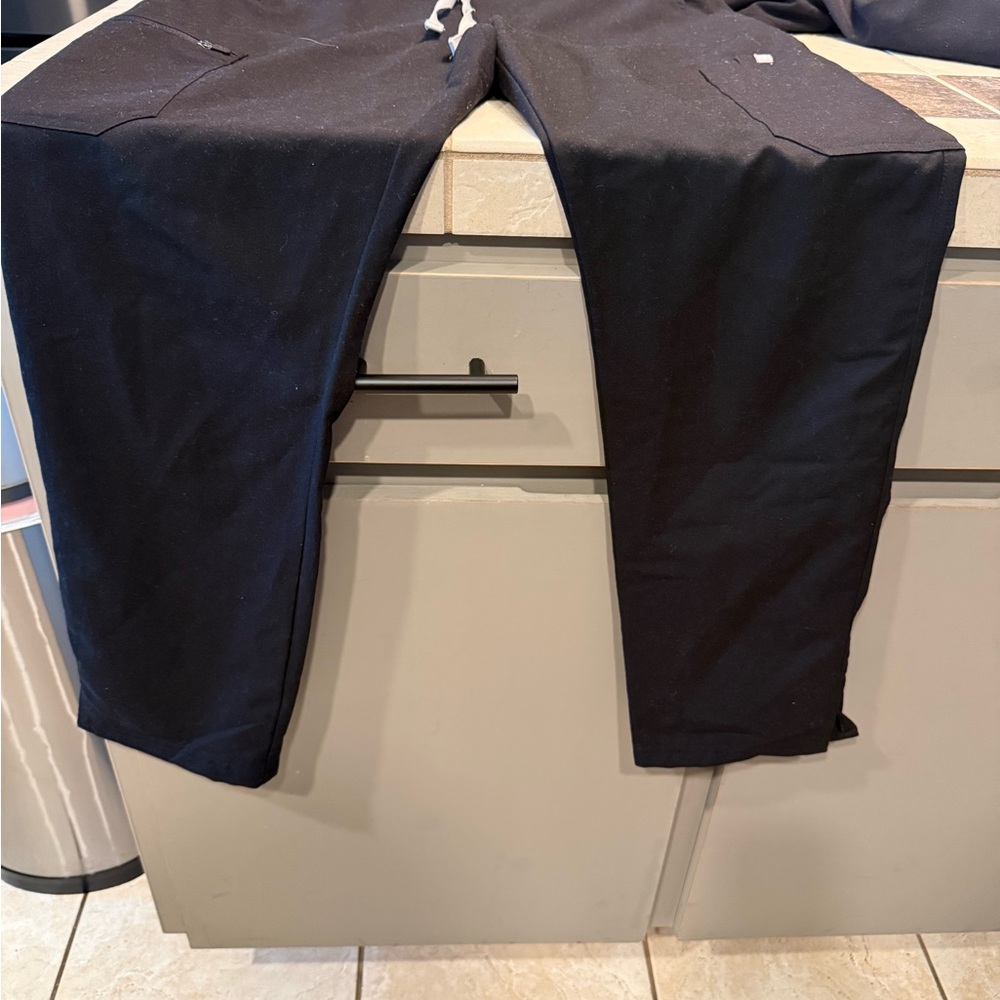 Women’s Black Figs Pants size M petite -Cargo Women’s Black Figs size L casma/3